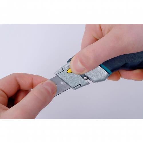 Cutter profesional de WOLFCRAFT con cuchilla retráctil - ConstruPlace