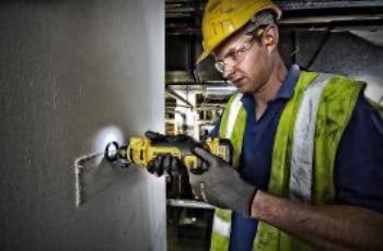 Fresadora DeWalt XR 18V para corte de paneles de yeso - ConstruPlace